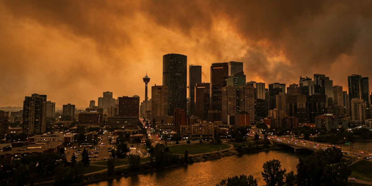 Canada Wildfires 2026 Haze Spreads as 800+ Fires Burn 1 Canada wildfires 2026 haze covering urban skyline