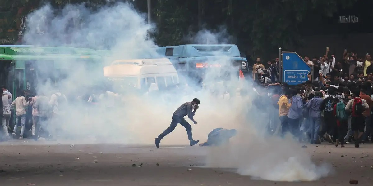 Cockroach Janta Party March on India's Parliament Met With Tear Gas, Baton Charges 1 Cockroach Janta Party March protesters face tear gas and police action in Delhi.