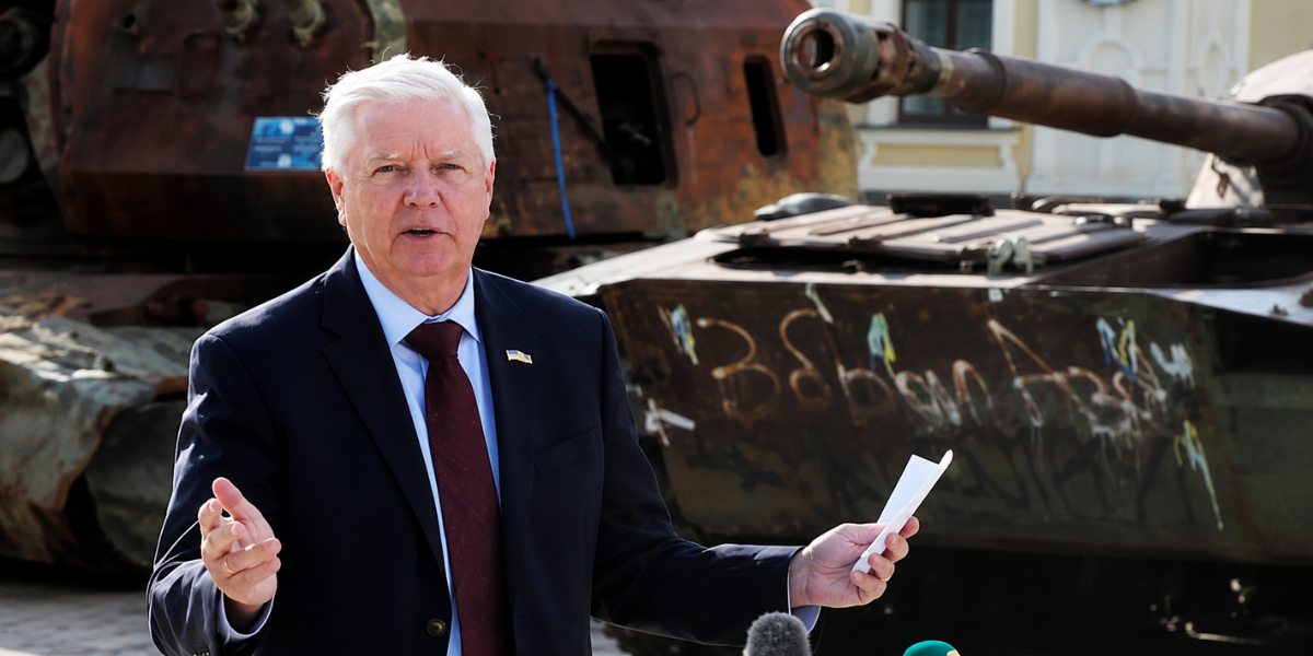 Senate Advances Lindsey Graham Sanctions Bill Targeting Russia 1 Lindsey Graham sanctions bill Ukraine visit