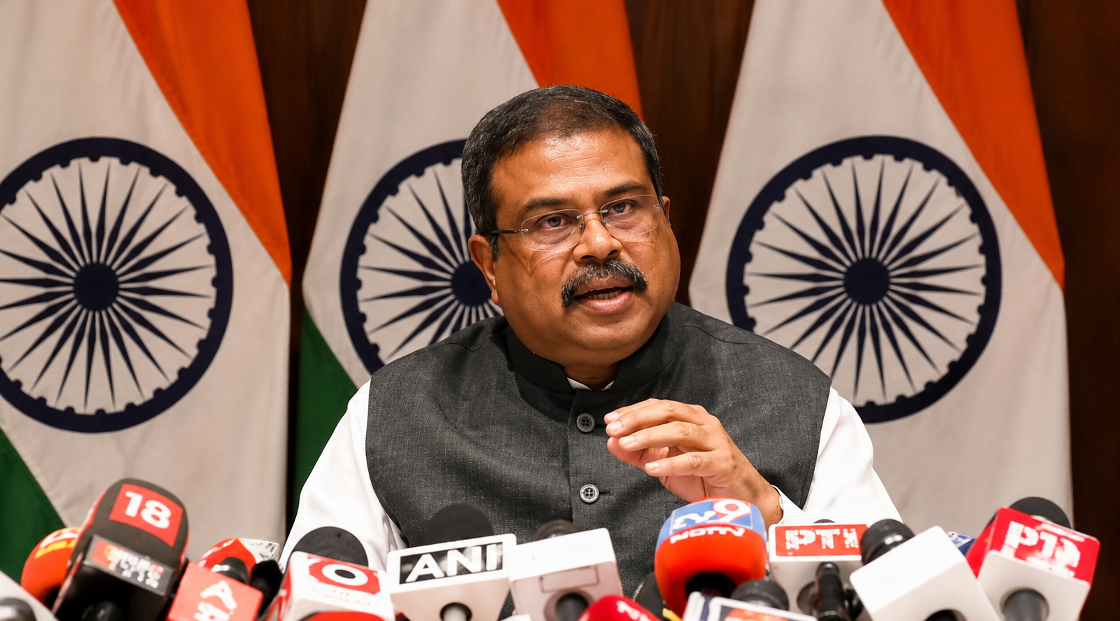 Dharmendra Pradhan resigns press conference