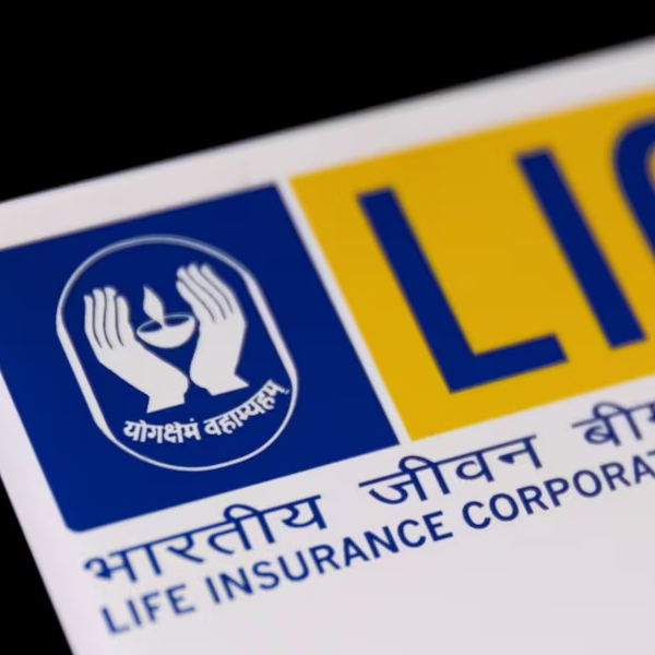 LIC India Stake Sale Raises Up to $3.3 Billion at 10% Discount