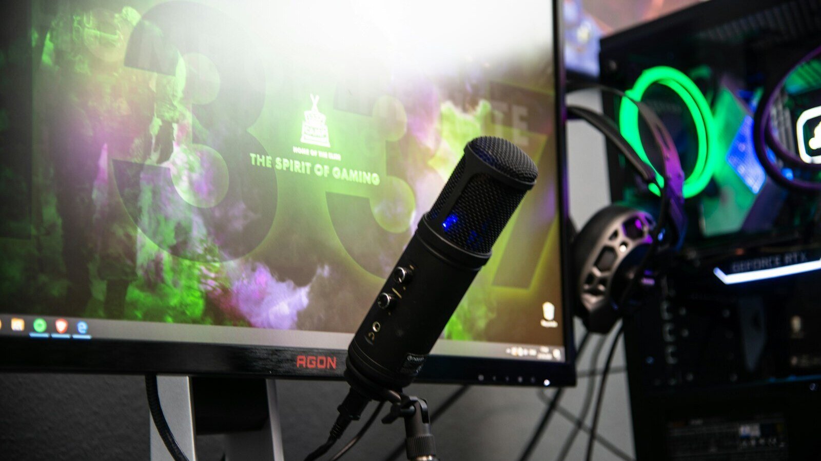 Nitro Camden: From One Viewer to Viral Star After Livestream Family Clash 1 Nitro Camden streaming at his desk after going viral on Twitch